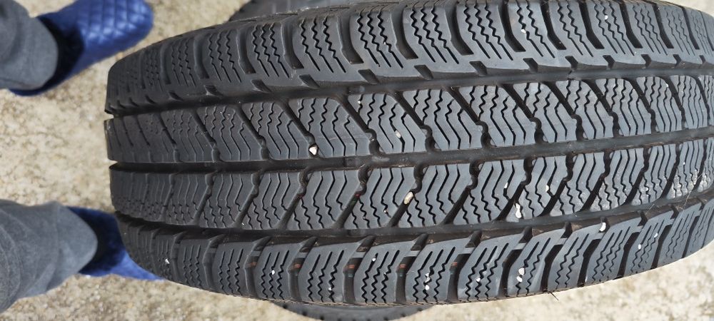 Vând 1 cauciuc Semperit 215 65 R16 C