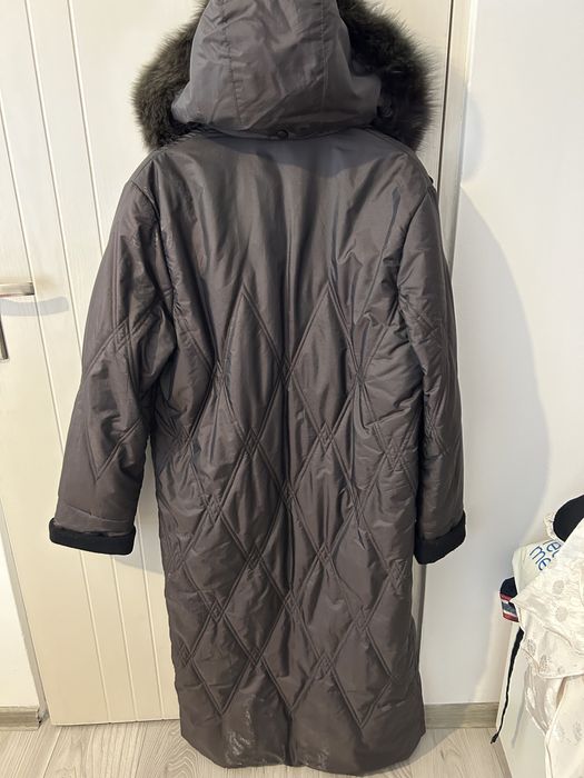 Manteau de iarna marime 44 cu gluga si blana naturala