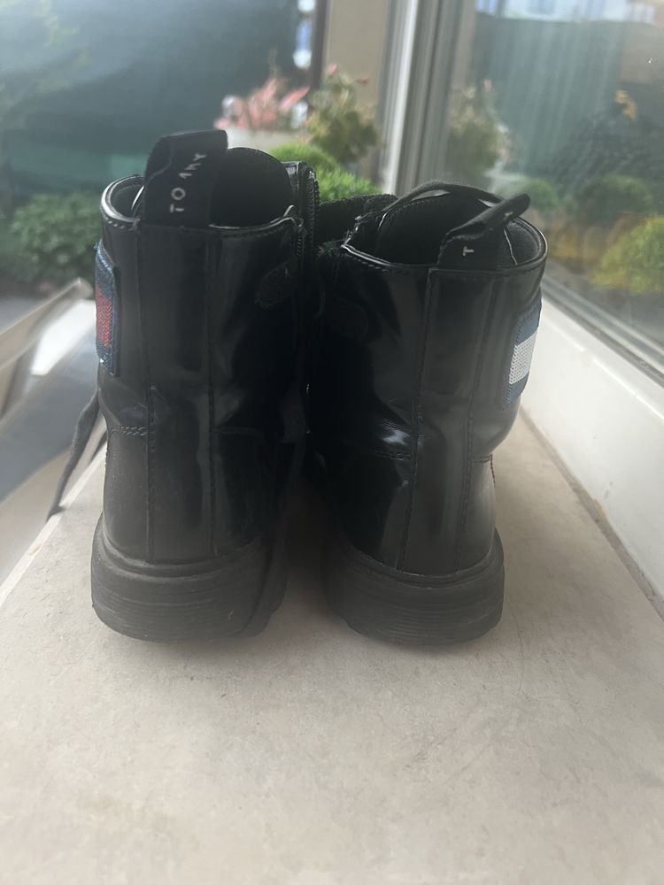 Детски боти Tommy Hilfiger/апрески Adidas 32номер