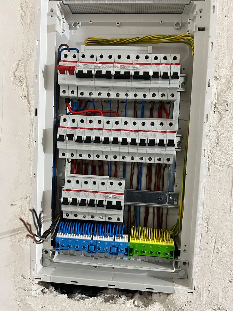 Instalatii Electrice Profesionale pentru Case / Apartamente-MB CONECT
