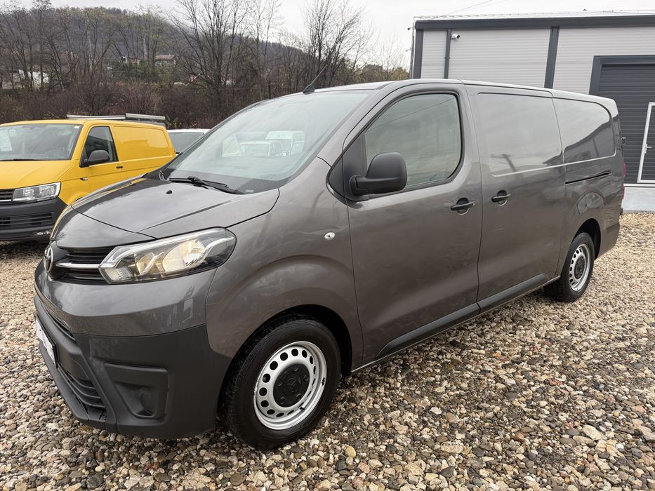Toyota proace 2018 vw transporter peugeot fiat