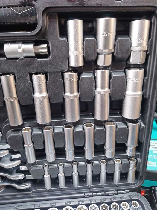 Set de scule Hitman mODEL FIXE SI CHLICET 216 piese