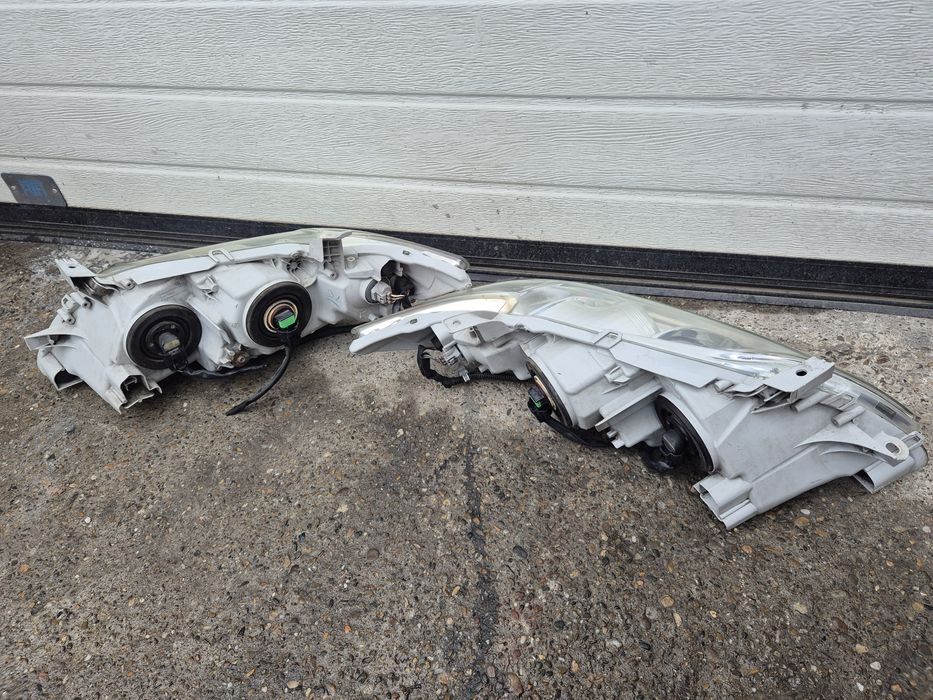 Faruri Toyota Camry. 2006-2009. Volan stinga. Preț bucata.