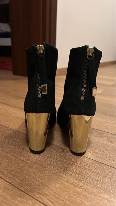 Botine negre din piele intoarsa