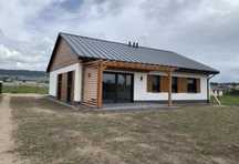 Case din structura metalica sau din lemn