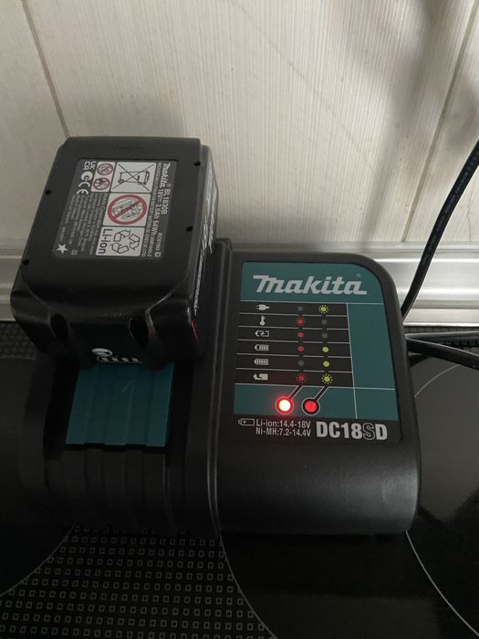Зарядно 18V Makita DC18SD