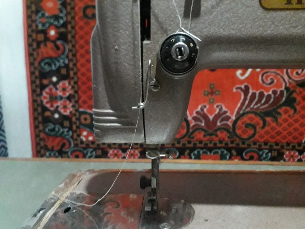 Продаётся швейная машина