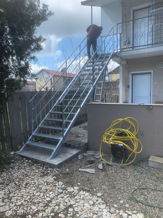 Scari zincate exterioare pe comanda