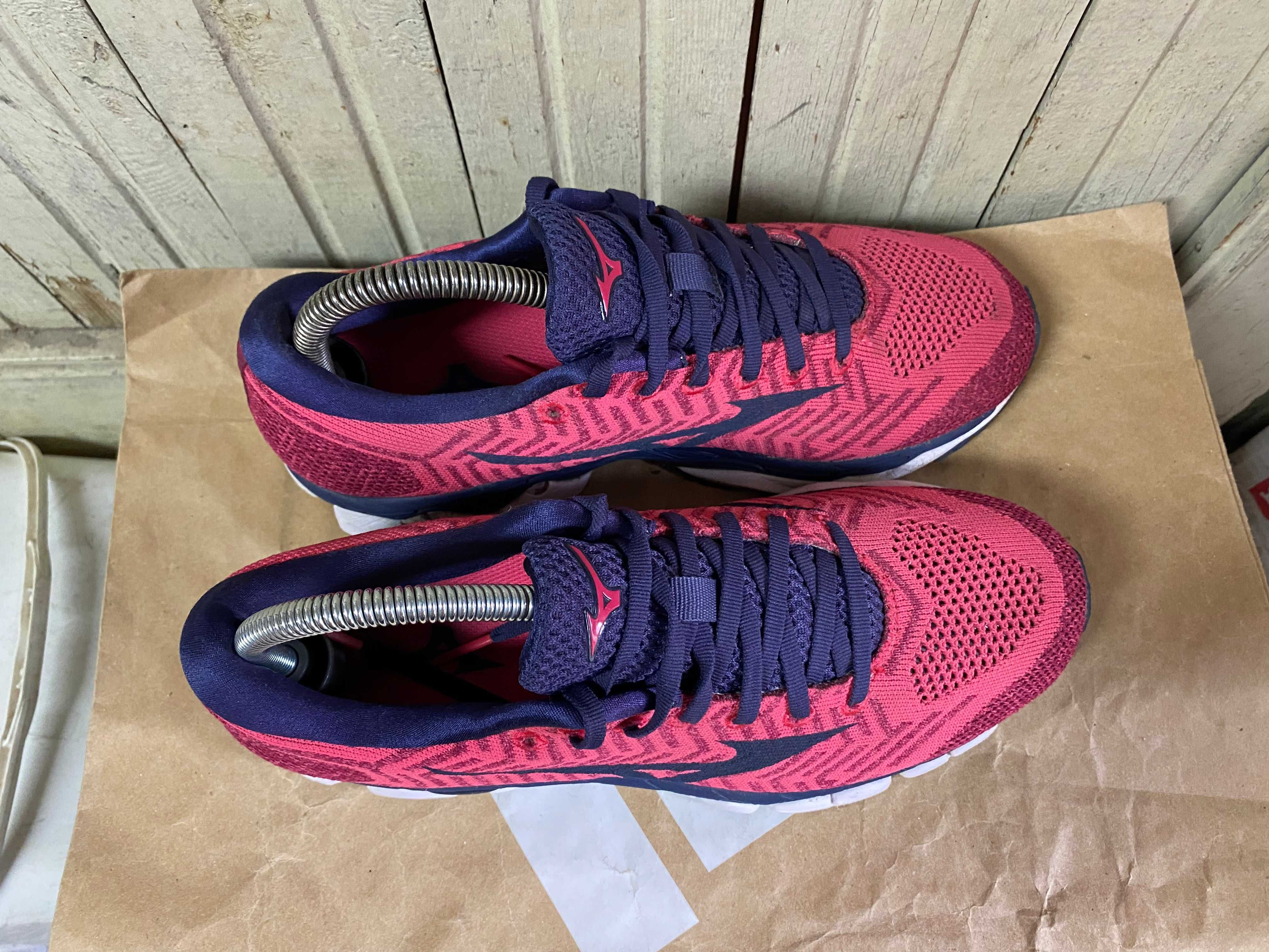 ''Mizuno Waveknit S1''оригинални маратонки 40 номер