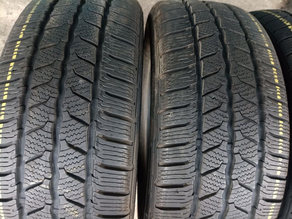 4 anvelope de iarna Continental 225/55 R17C.Pretul este pe bucata.