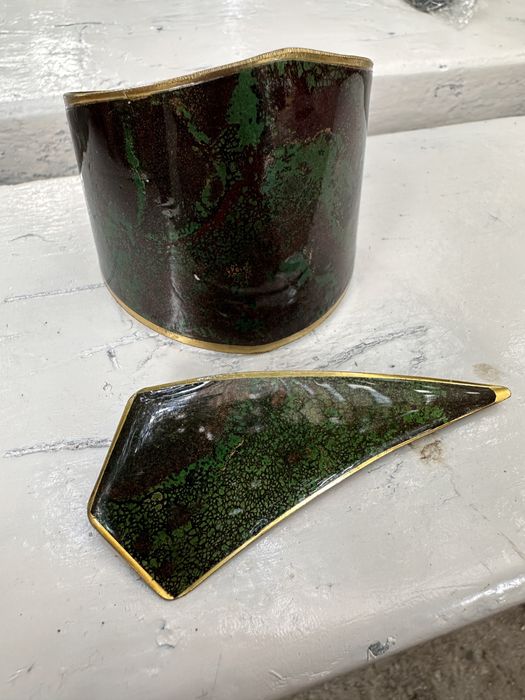 Комплект месингови гривна и брошка с емайл/бижута