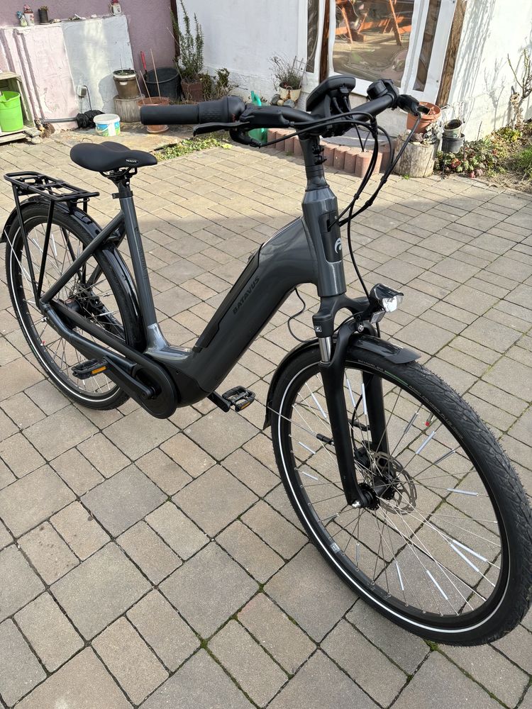 Vand biciclta electrica Batavus Altura 320 km , noua .