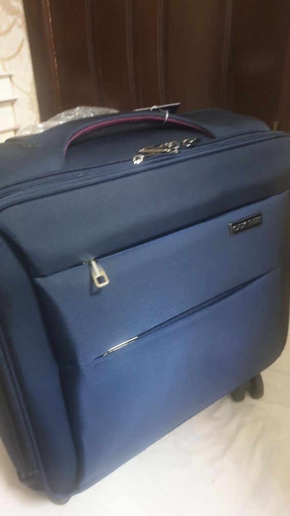 Suitcase Sotiladi 18 dyumli srochni arzon narxlada