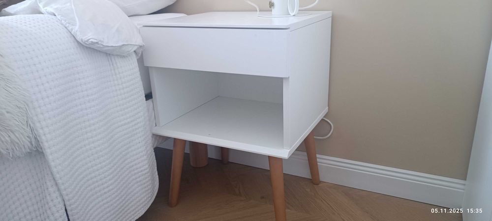 Noptiere albe din mdf calitative