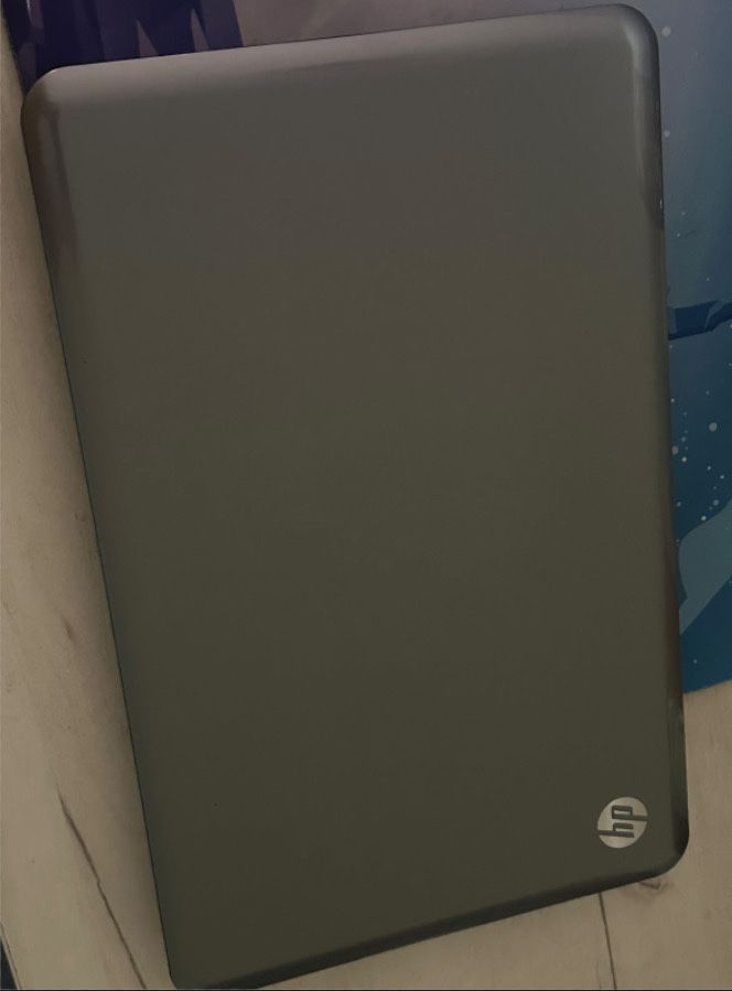 Laptop HP Impecabil. I5 8 GB Ram, AMD Radeon 7400