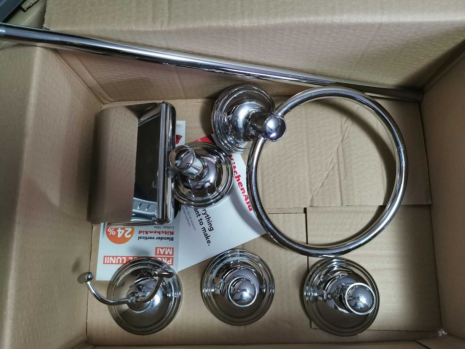 Accesorii baie - Portprosop rotund si tip bara, cuier