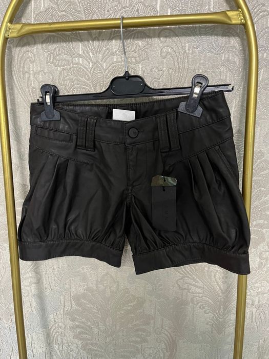 Pantaloni scurti piele marimea S negru și maro