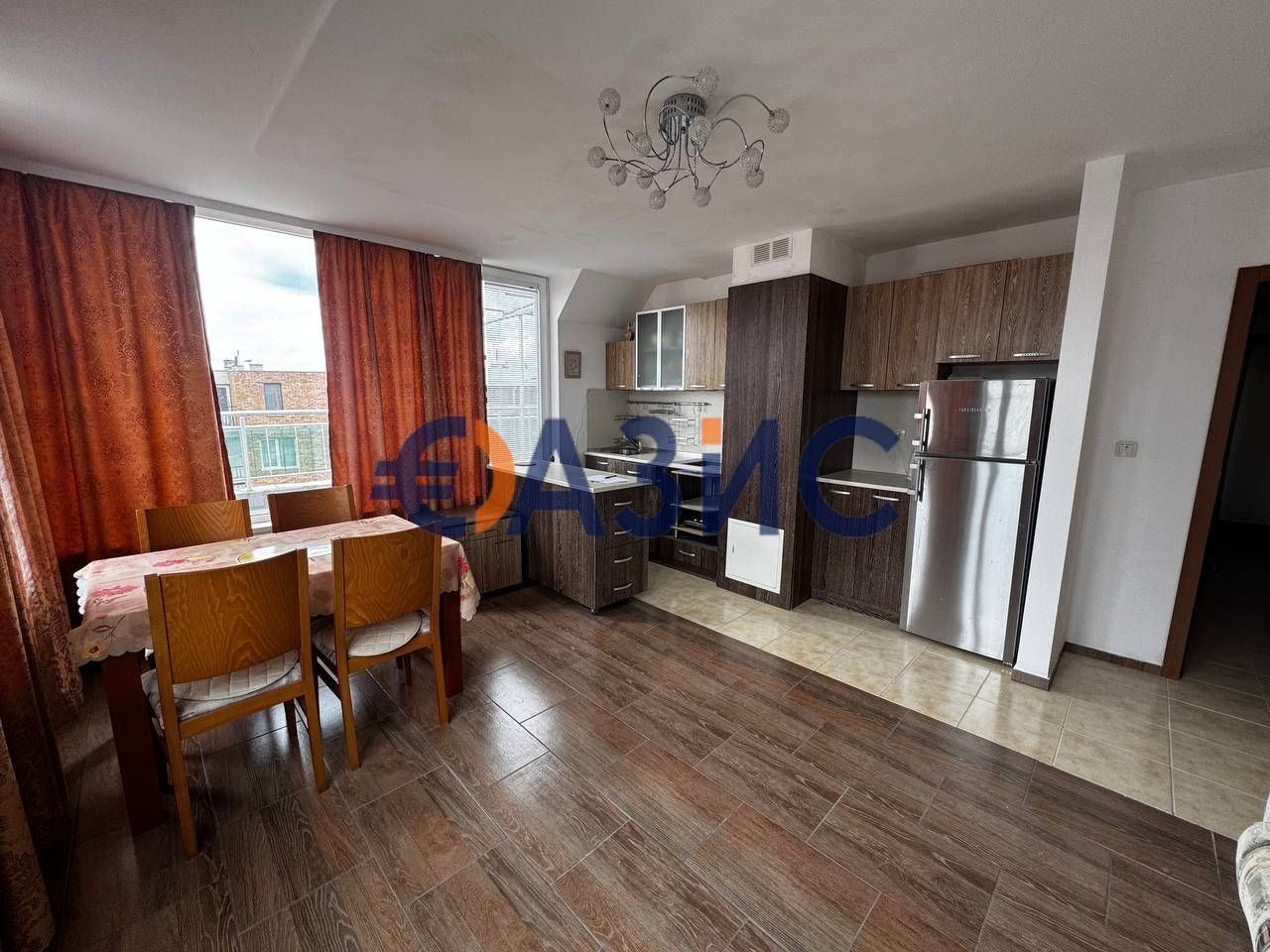 Продава се Тристаен апартамент в Несебър - 88 кв.м за 948 €/кв.м - Снимка #2