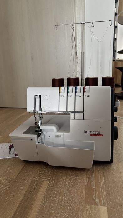 Bernette B64 Airlock Masina de surfilat