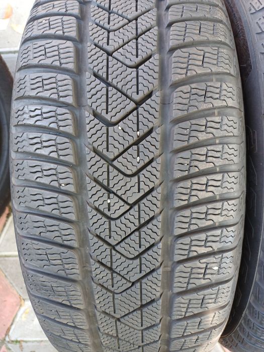 Vand 4 anvelope de iarna 245 45 r18 PIRELLI și GOODYEAR din 2022