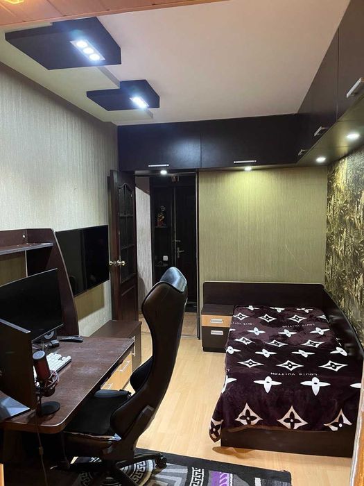 Продаётся своя квартира 2/5/5 13 кв Фархадский перекрёсток