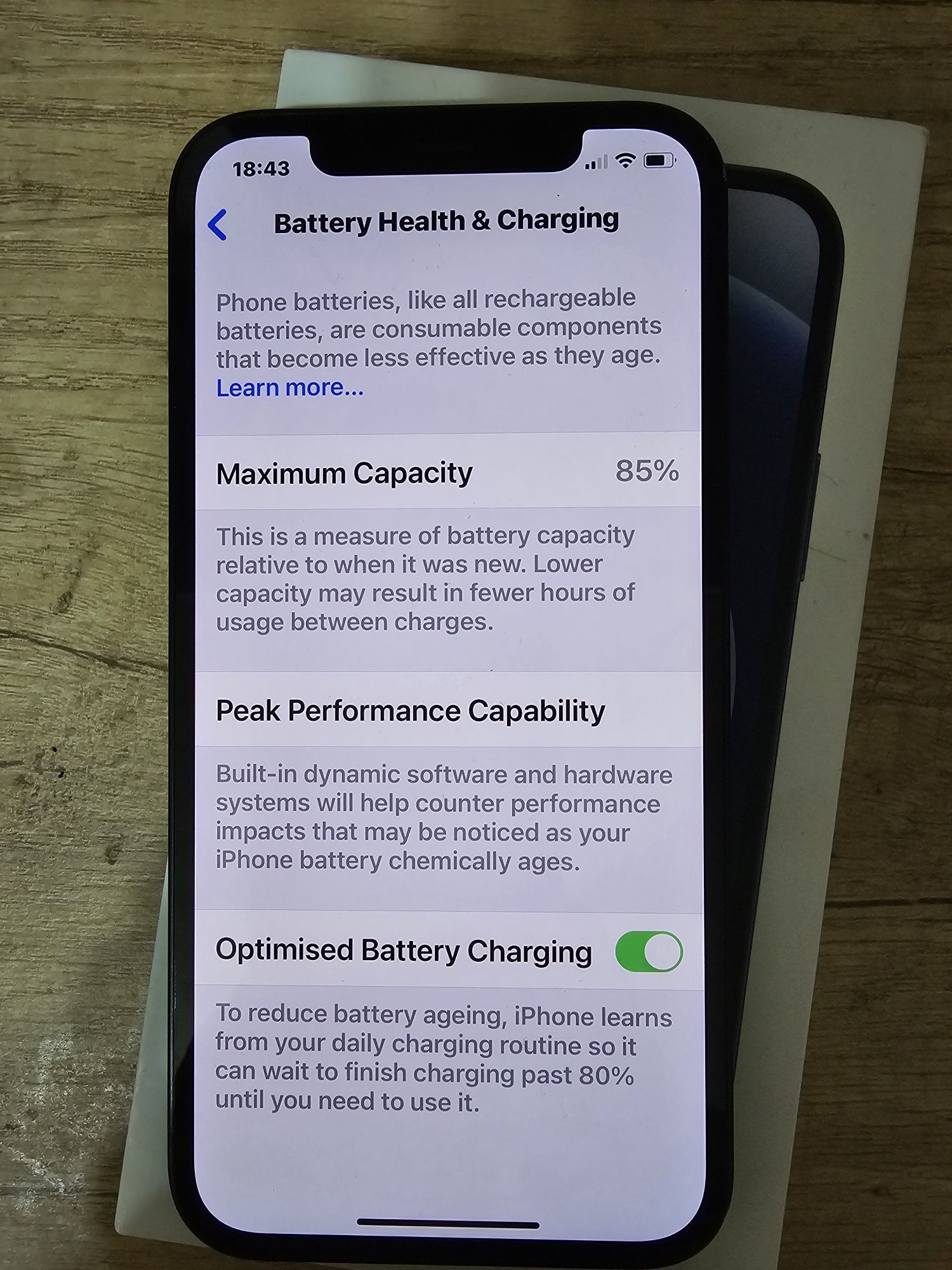 iPhone 12 64 Gb baterie 85%