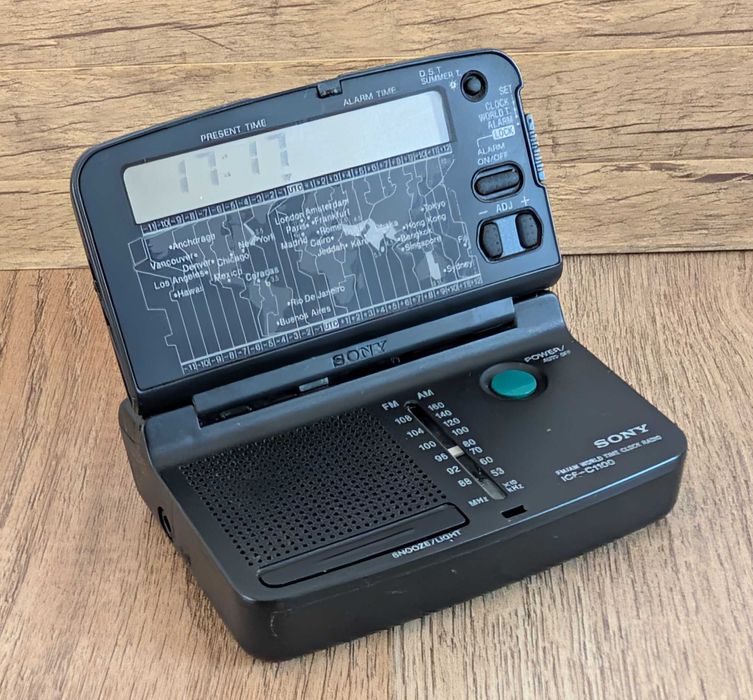 Vând urgent S0ny ICF-C1100 si 2001 , 200 RON