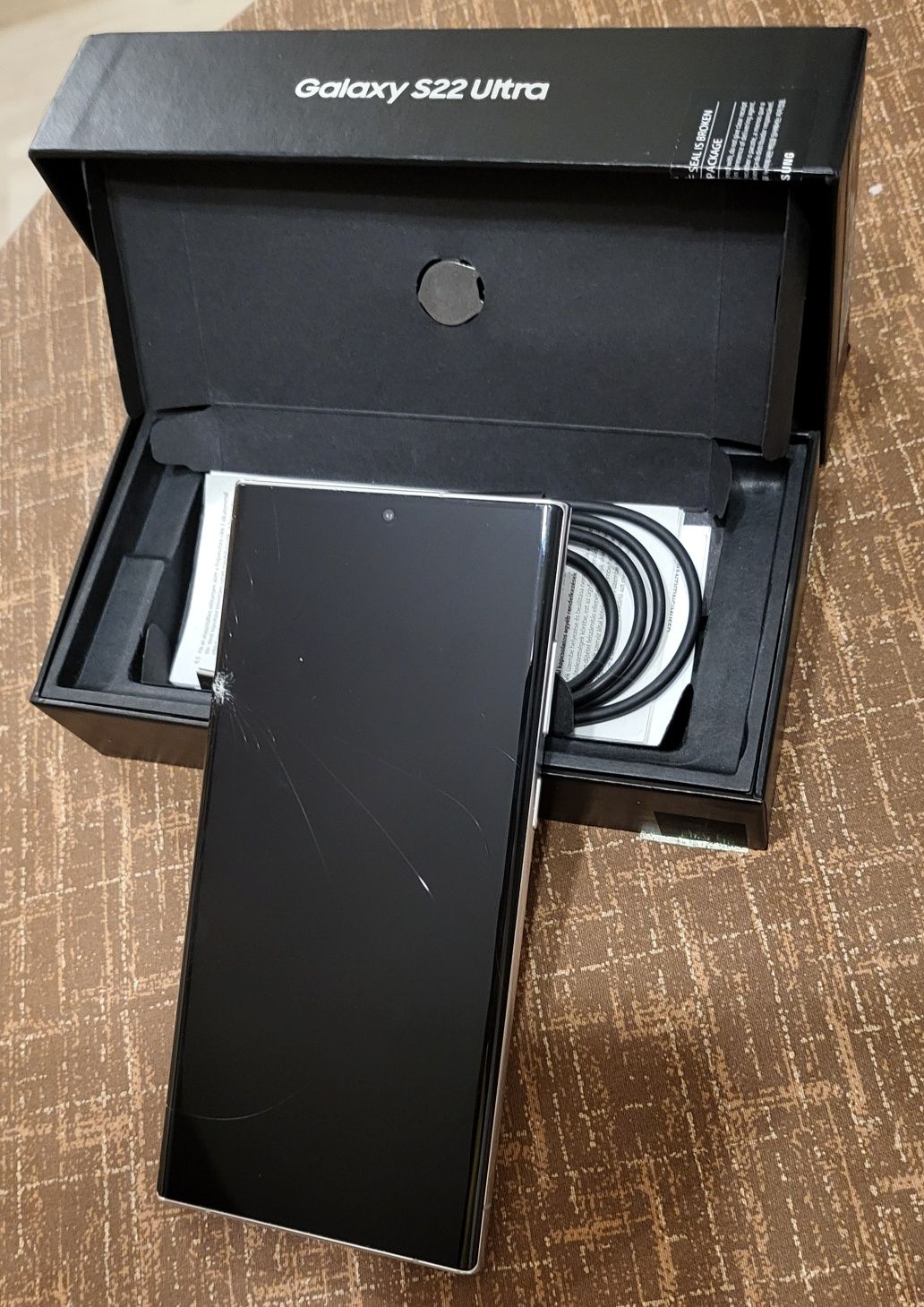 Продавам Samsung S22 ultra 128GB -8RAM