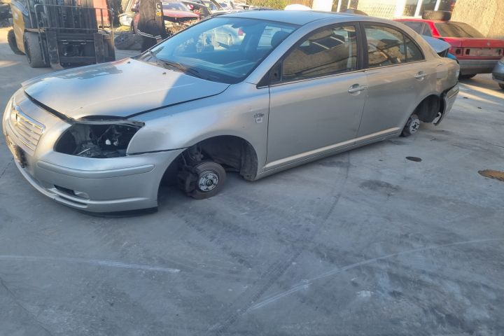 Fuzeta fata dreapta Toyota Avensis a 2-a generatie T25