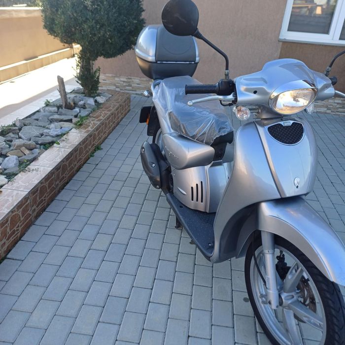 Vând scuter Aprilia Scarabeo 50 cm 4p timpi