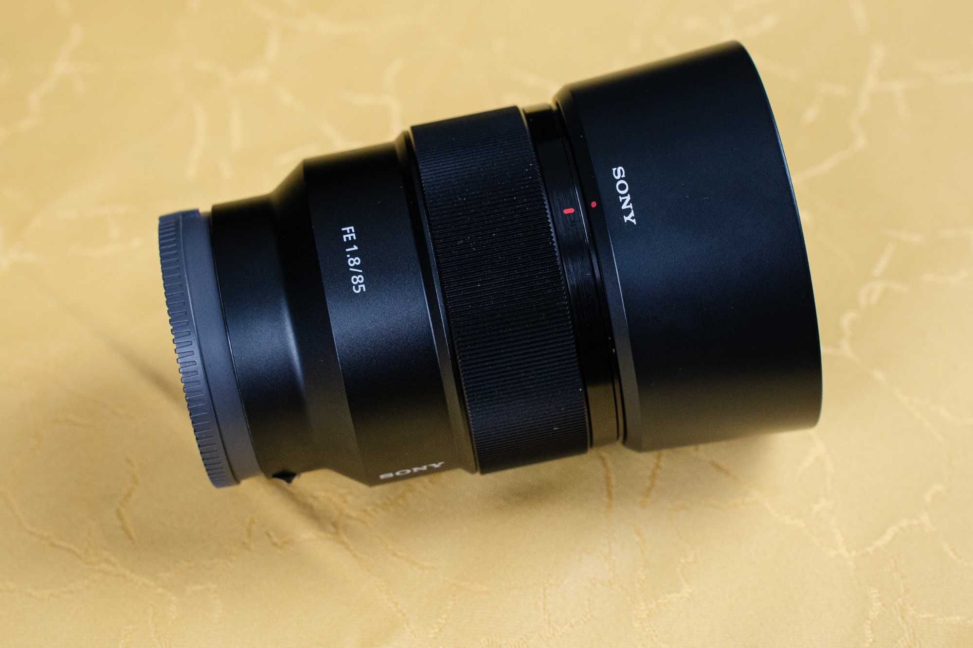 Sony FE 85 mm f/1.8