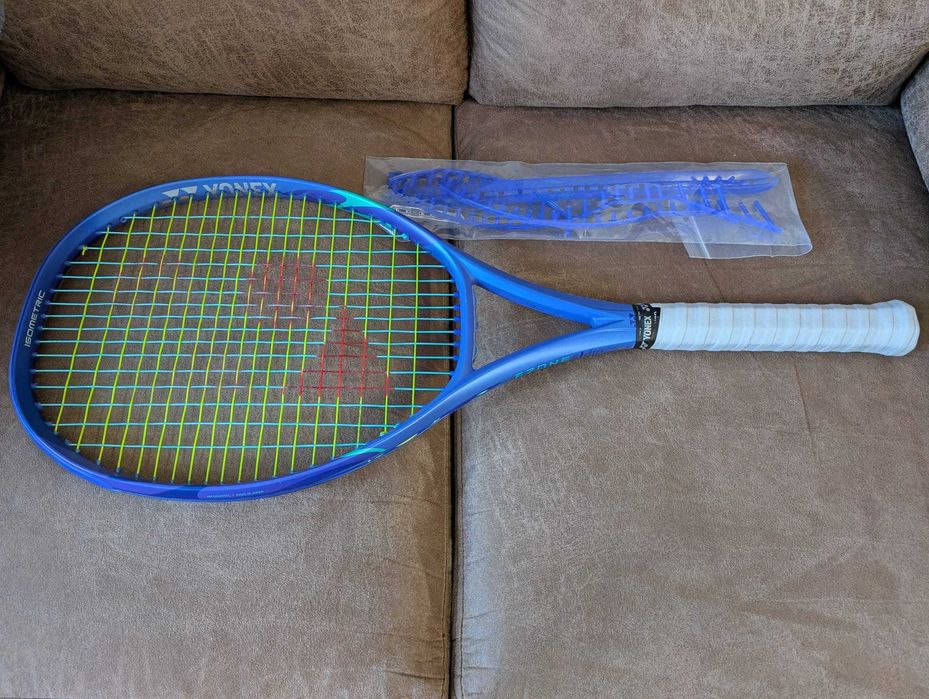 Racheta Yonex Ezone 100  Blast Blue ( 2025 )  300g Grip 2