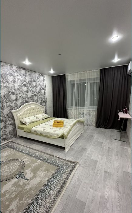 Двух комнатная в центре. По улице Абая.