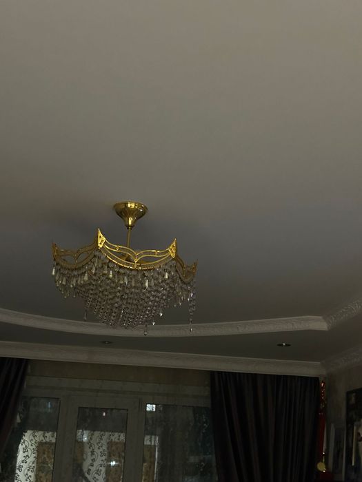 Продам люстру хрустальную в хорошем состоянии.