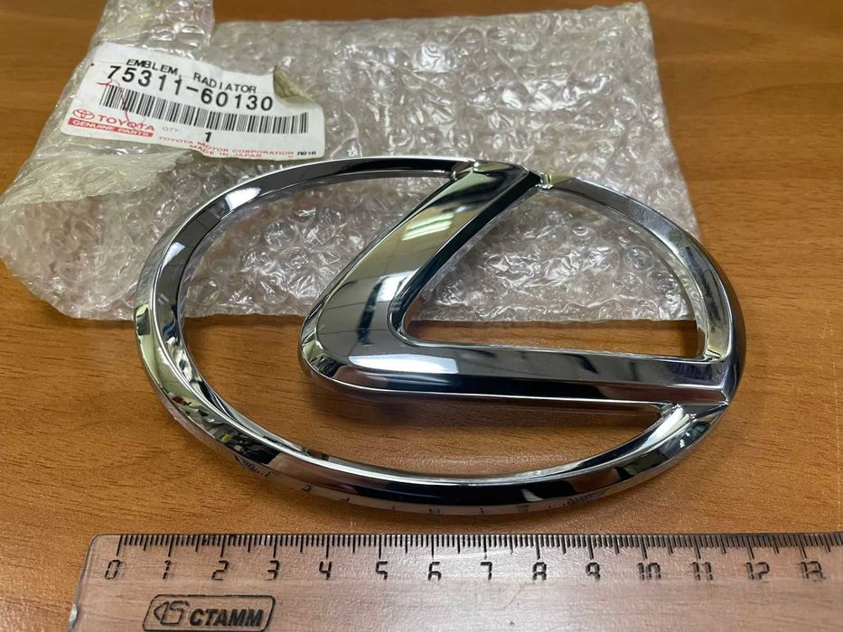 Эмблема на решетку радиатора Lexus LX 470 оригинал новая