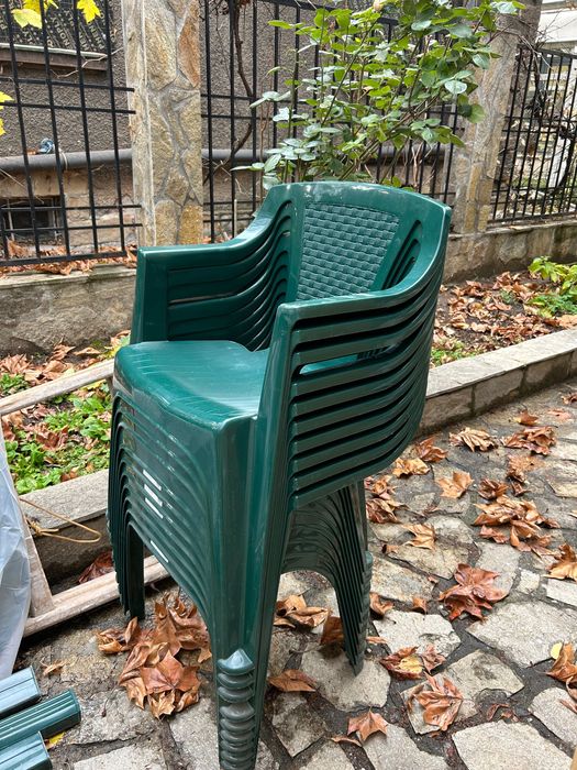 Маса и столове за външен двор чисто нови,10 броя столове