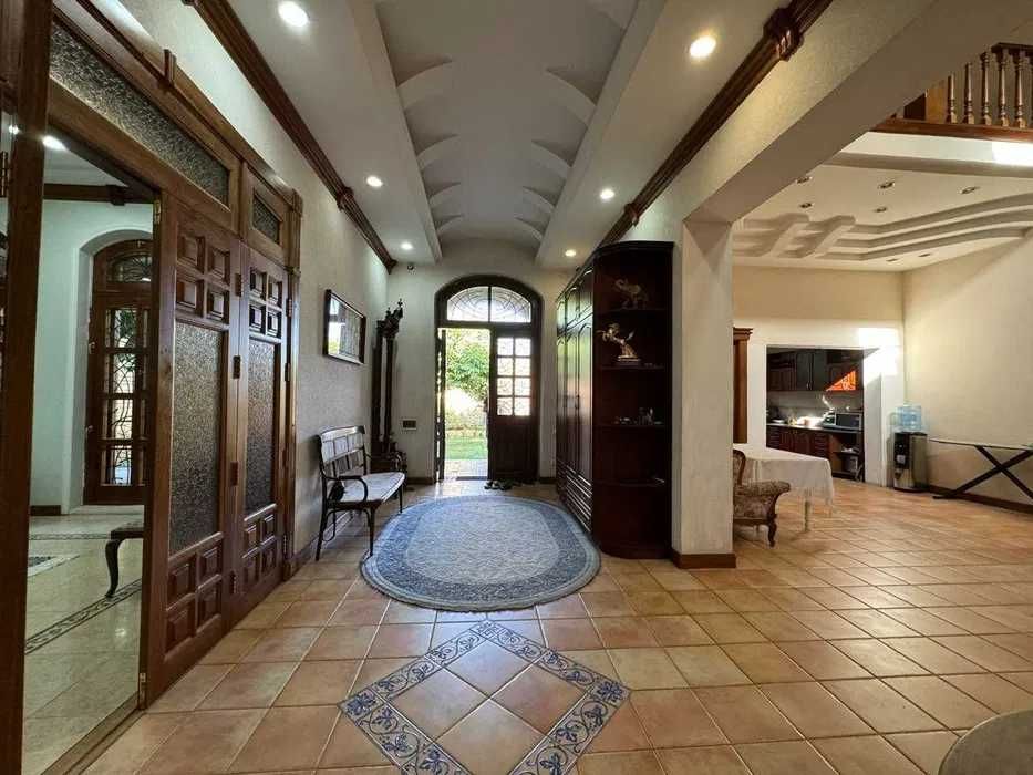 ‼️Метро Минор‼️ Продается Шикарный Углавой ДОМ в ЦЕНТРЕ/8 соток/ 500м²