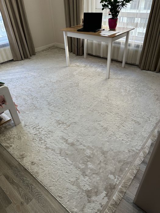 Продам срочно ковер в хорошем состоянии