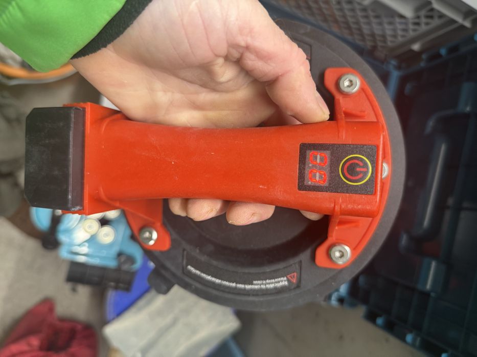 Акумулаторна вендуза за плочки