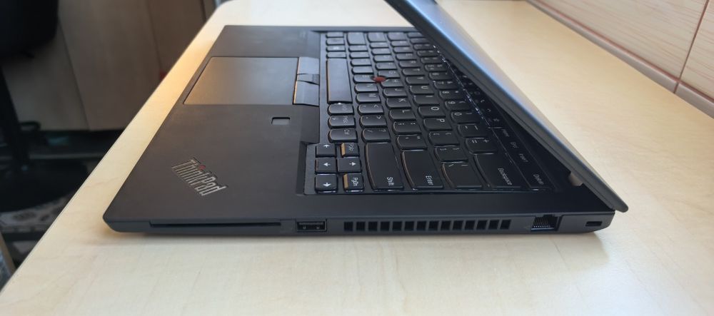 Laptop Lenovo ThinkPad T14_i5 10210U_24GB DDR4_SSD 256GB_4-5h Bateria