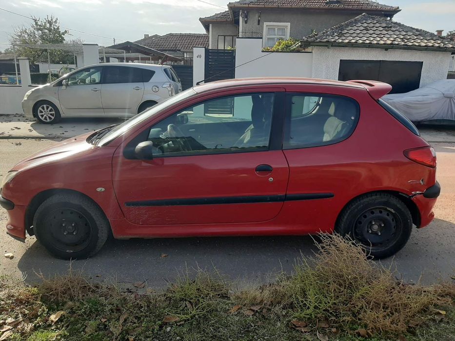 Предлагам Пежо 206