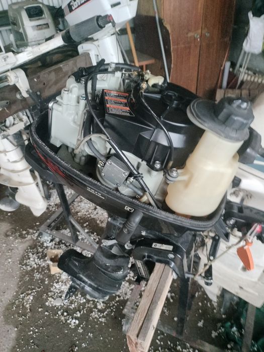 Vând motor barca suzuki