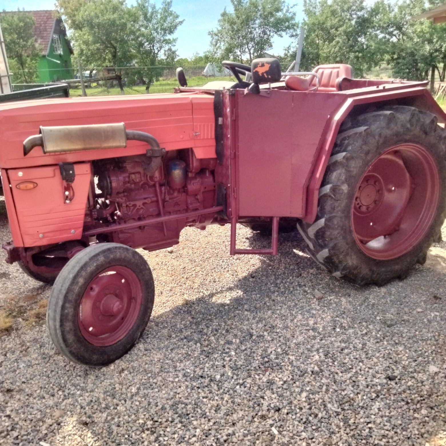 Vând tractor UTB 445