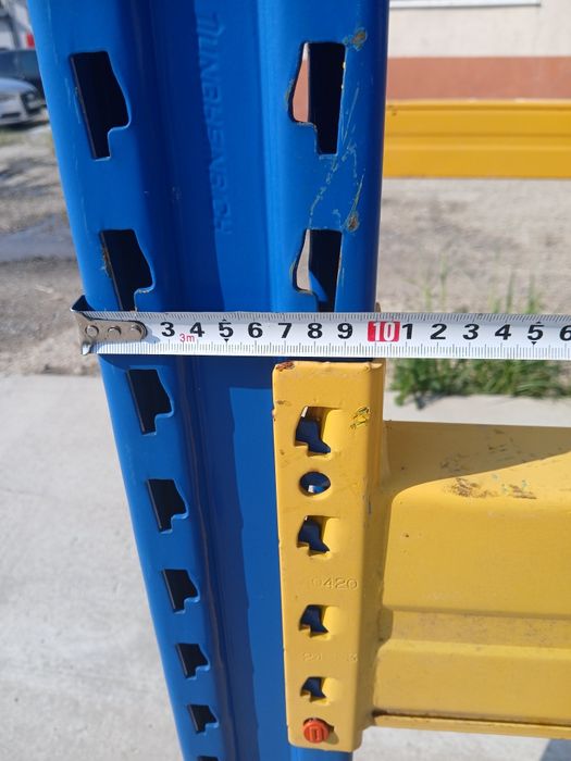 Stoc de rafturi metalice industriale reglabile