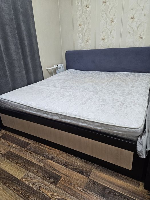 Продам кровать с матрацем