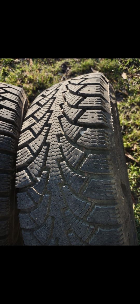 2 Anvelope iarnă aproape noi r13 cu jante