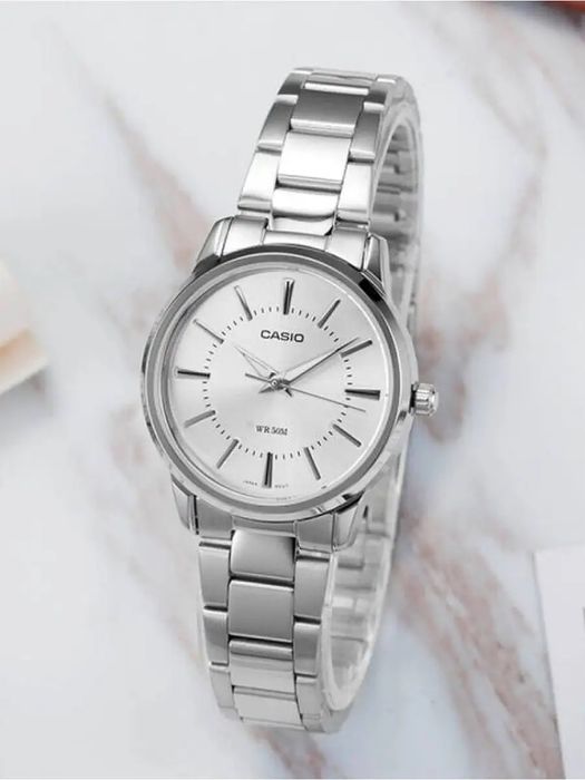 Часы  Casio VR 50M