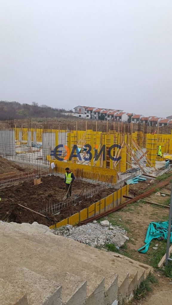 Продава се Едностаен апартамент в с. Кошарица, Област Бургас - 55 кв.м за 946 €/кв.м - Снимка #2
