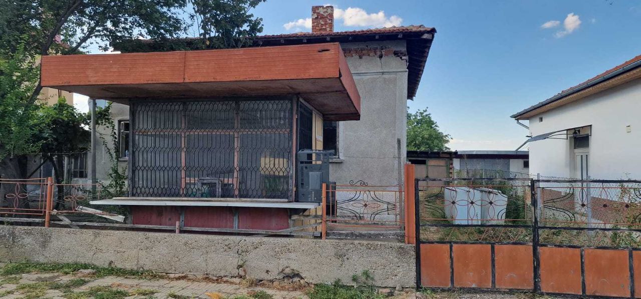 Продава се Къща в Дулово - 780 кв.м за 79 €/кв.м - Снимка #2