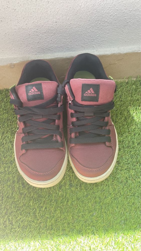 Нови кецове Adidas